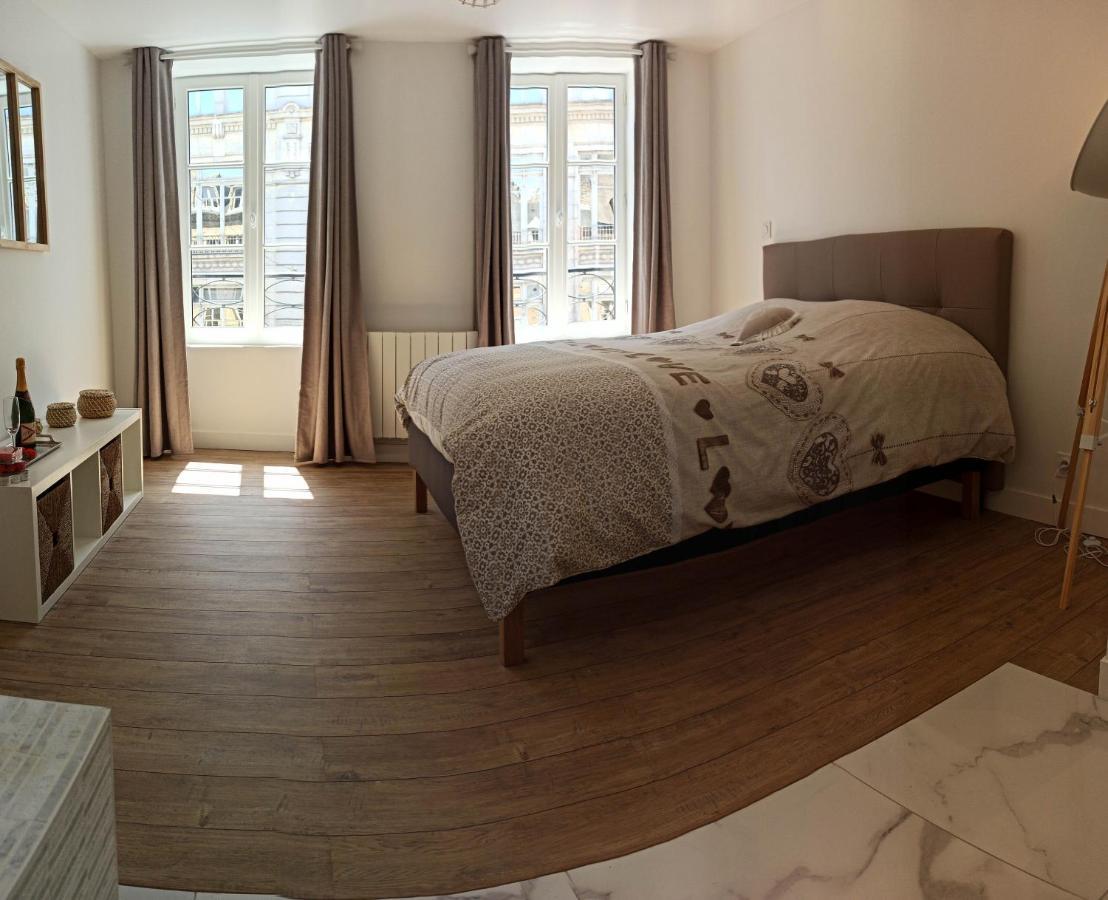 Triplex 110 M2 Centre Historique Avec Jacuzzi Dinan Apartment Bagian luar foto