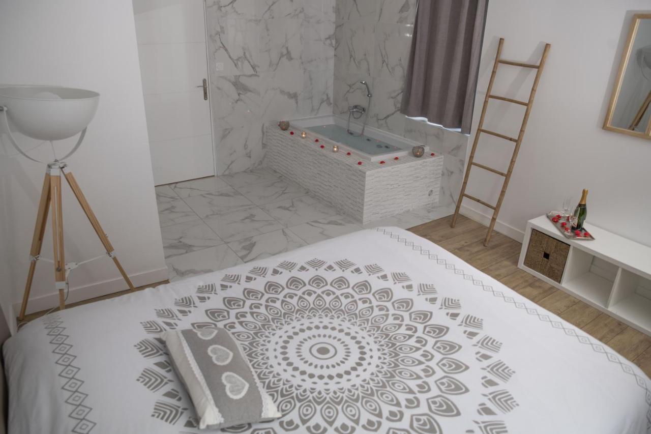 Triplex 110 M2 Centre Historique Avec Jacuzzi Dinan Apartment Bagian luar foto
