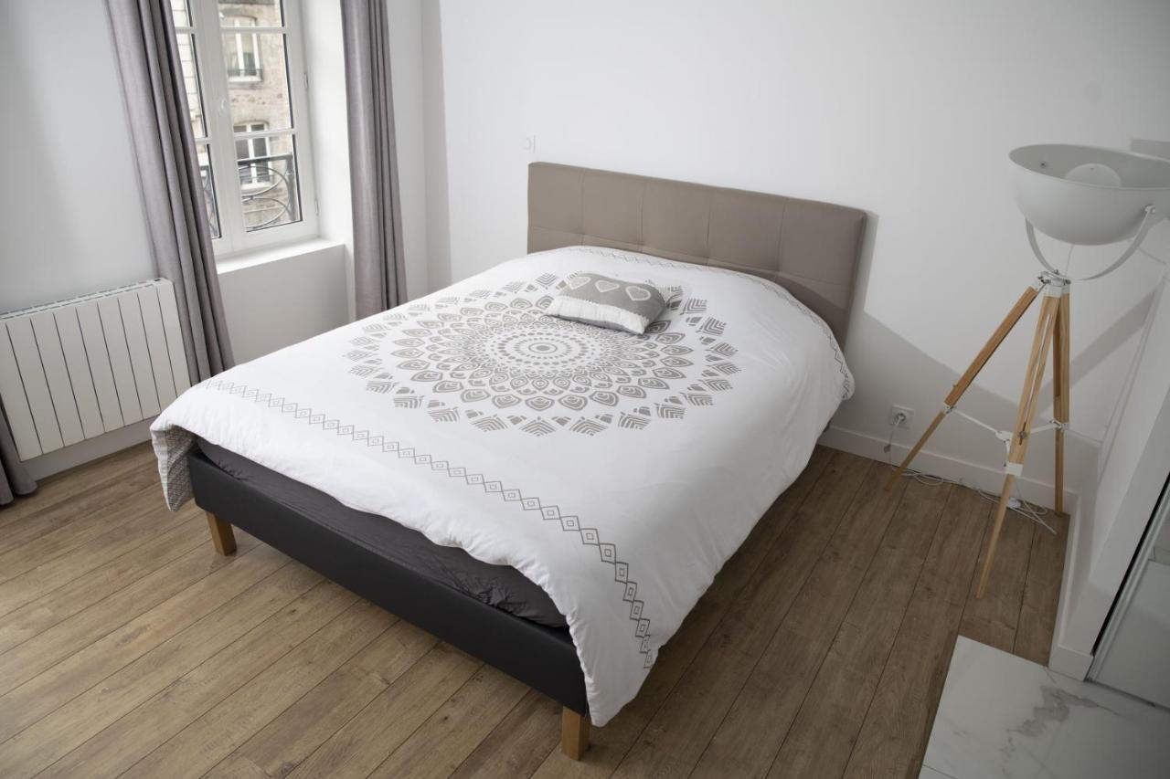 Triplex 110 M2 Centre Historique Avec Jacuzzi Dinan Apartment Bagian luar foto